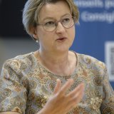 Selon l'ambassadrice Marianne Jenni, cheffe de la Direction consulaire du Département des affaires étrangères, de plus en plus de Suisses se rendent dans des zones de conflit. KEYSTONE/CHRISTIAN BEUTLER